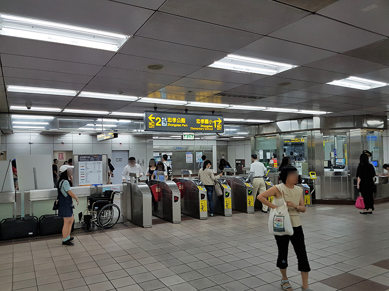 MRT忠孝新生（ちゅうこうしんせい）駅