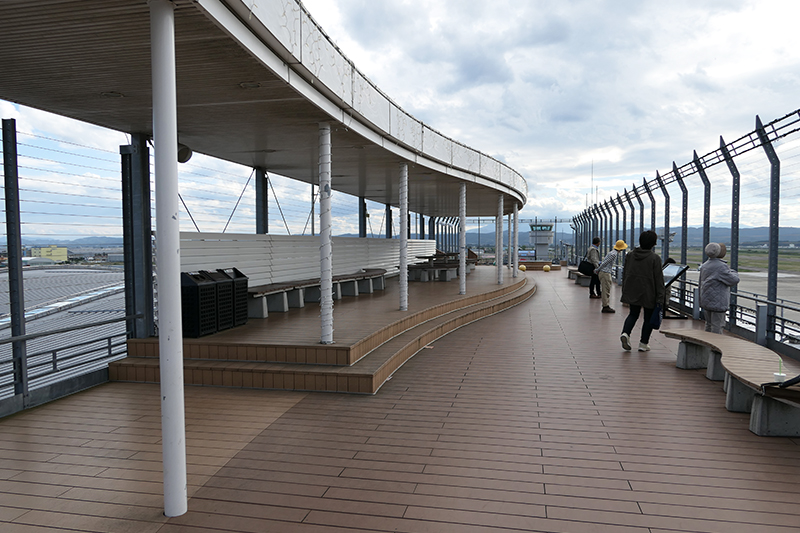 仙台国際空港の屋上展望デッキ