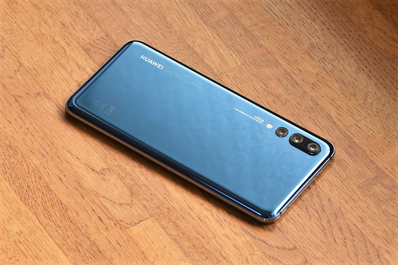 Huawei P20 Pro（Midnight Blue）を購入。デザインの特徴を写真で紹介 